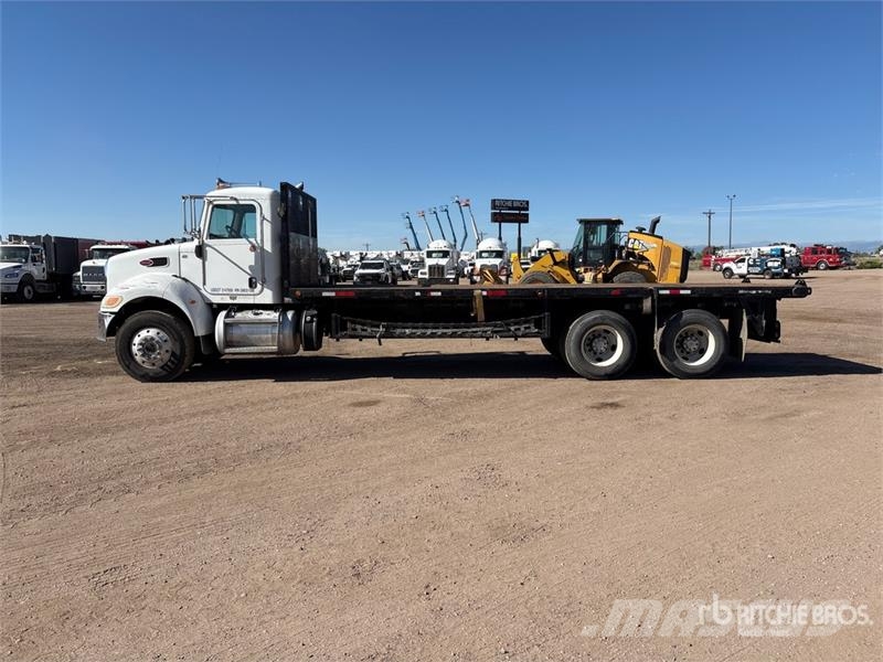 Peterbilt 348 Platformas/izkraušana no sāniem