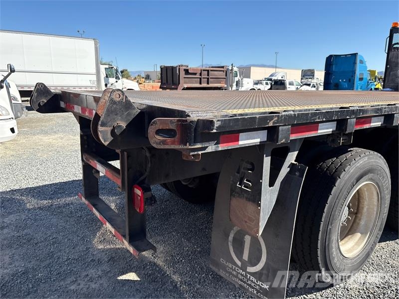 Peterbilt 348 平ボディー