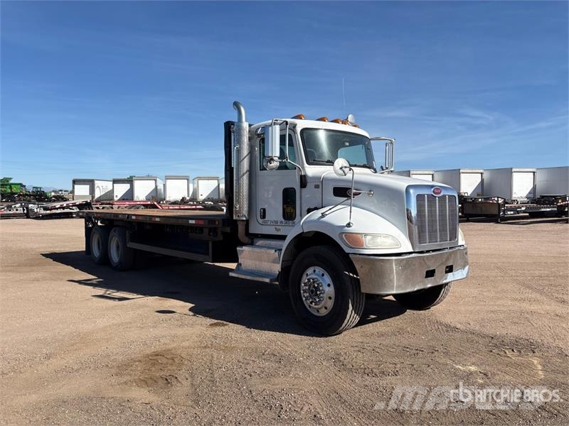 Peterbilt 348 Platformas/izkraušana no sāniem