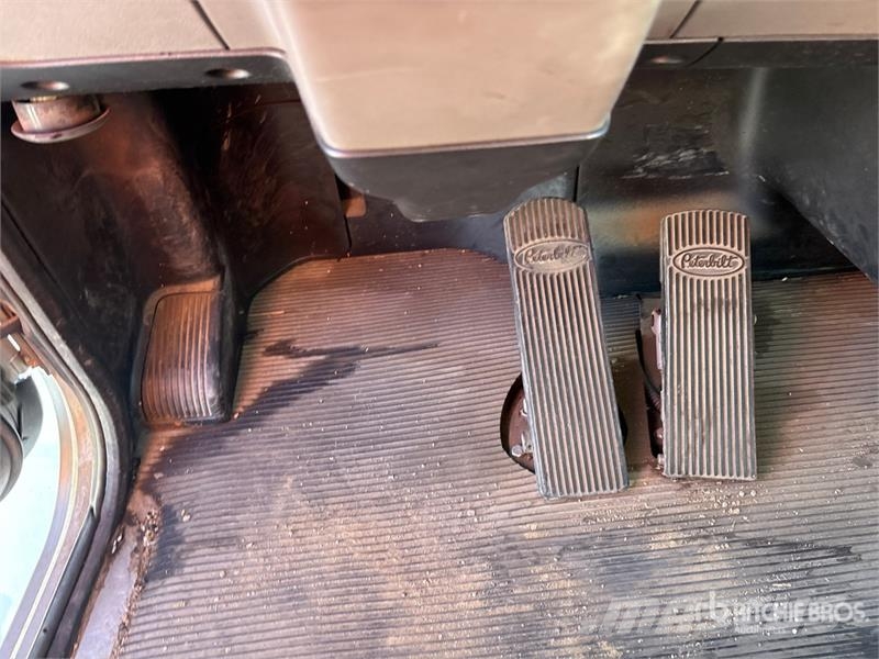 Peterbilt 348 平ボディー