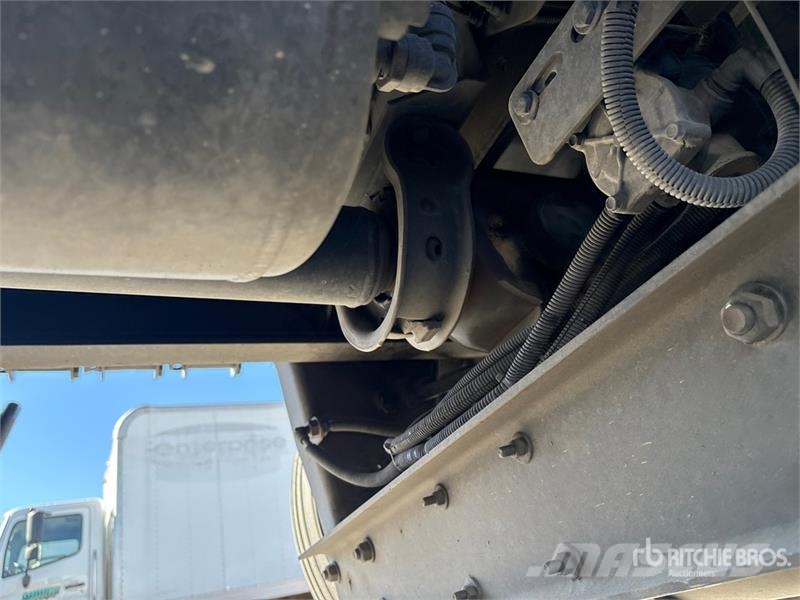 Peterbilt 348 平ボディー