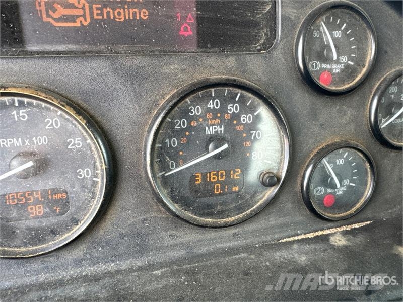 Peterbilt 348 Platformas/izkraušana no sāniem