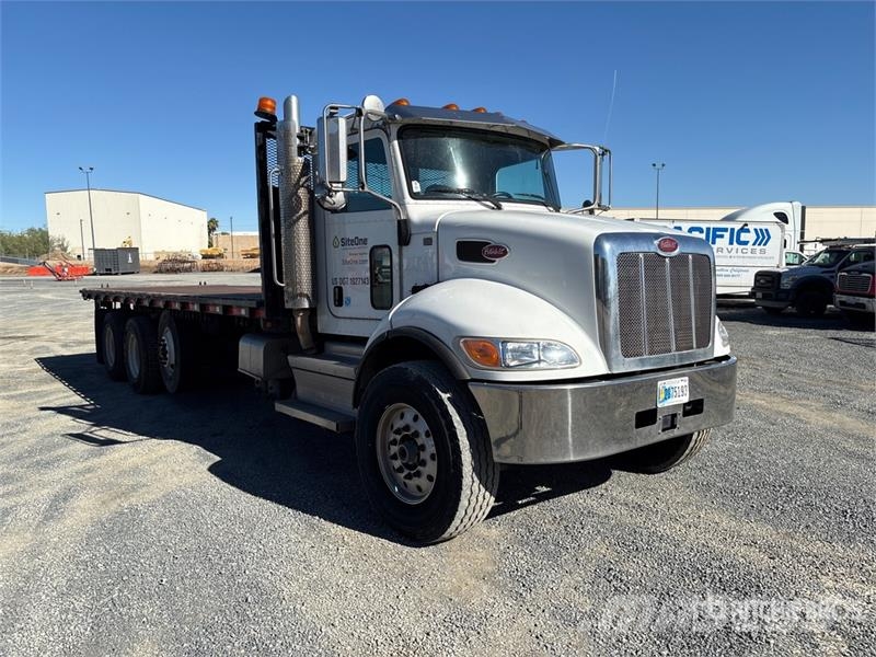 Peterbilt 348 平ボディー