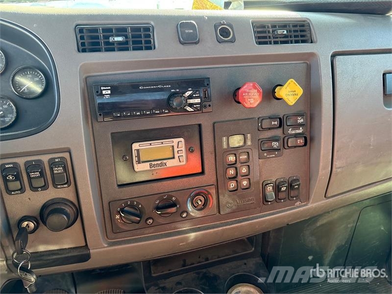 Peterbilt 348 平ボディー