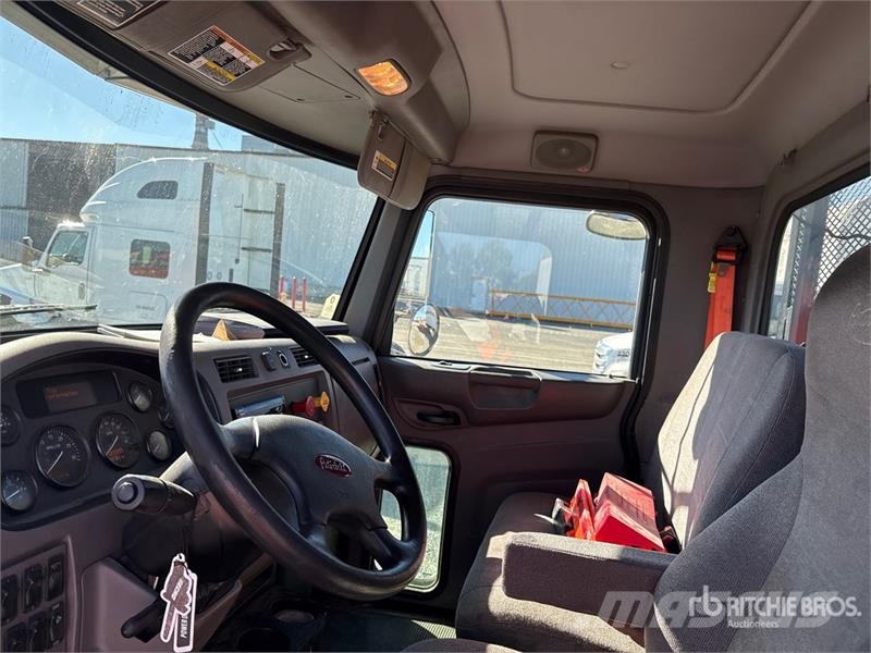 Peterbilt 348 平ボディー