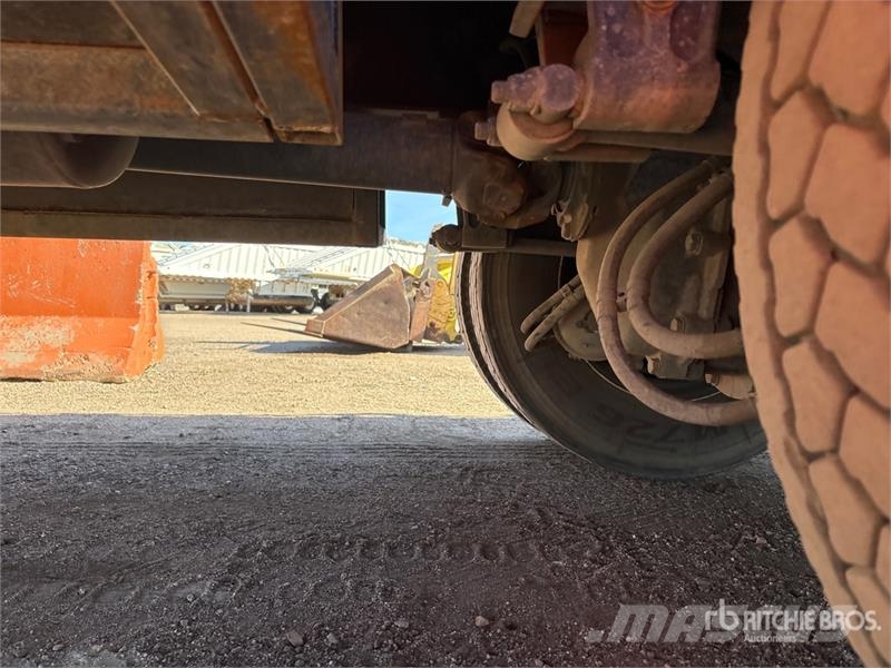 Peterbilt 348 Platformas/izkraušana no sāniem