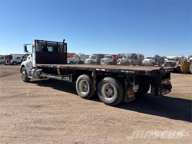 Peterbilt 348 Platformas/izkraušana no sāniem