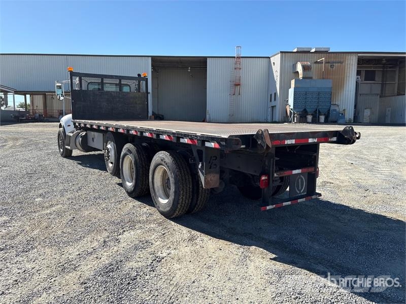 Peterbilt 348 平ボディー