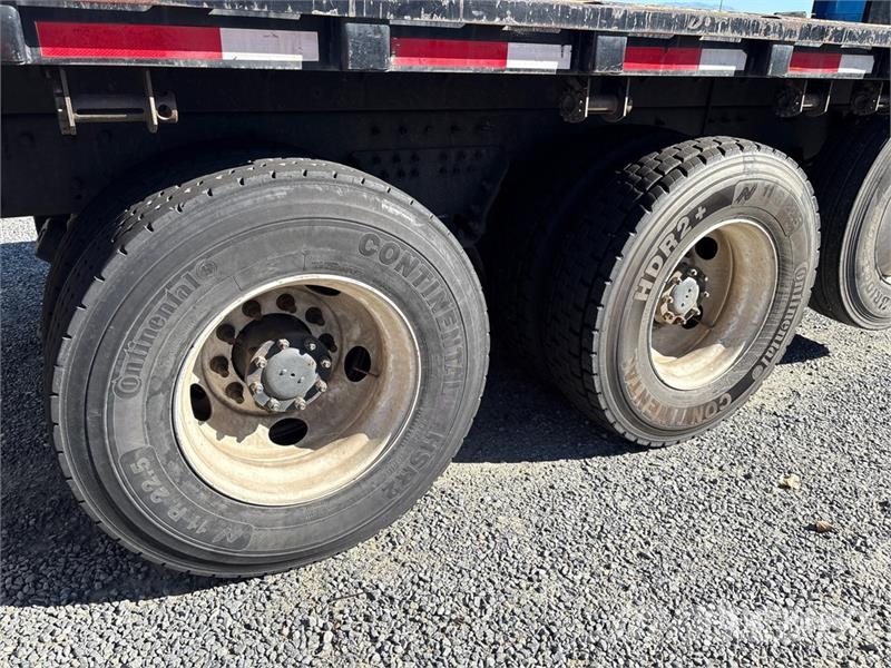 Peterbilt 348 平ボディー