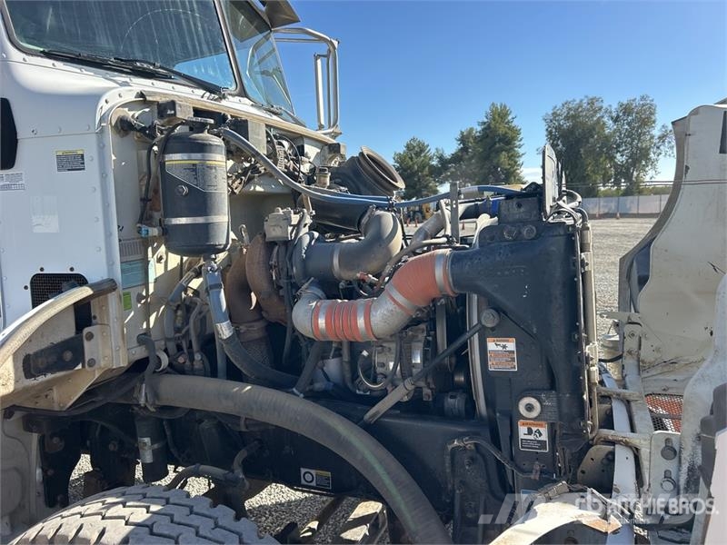 Peterbilt 348 Vesisäiliöautot