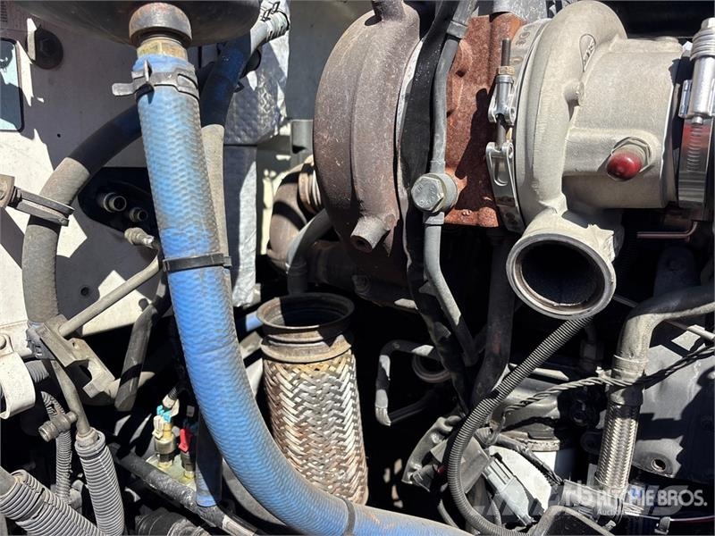 Peterbilt 348 6x4 Cab and Chassis Cabine en interieur