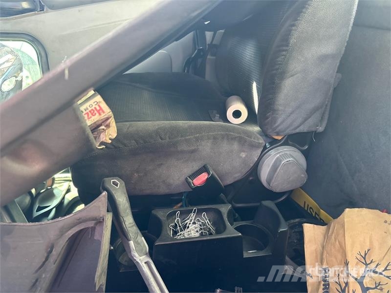 Peterbilt 348 6x4 Cab and Chassis Cabine en interieur