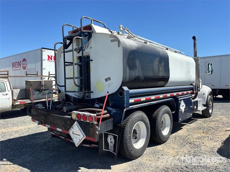 Peterbilt 348 6x4 Cab and Chassis Cabine en interieur