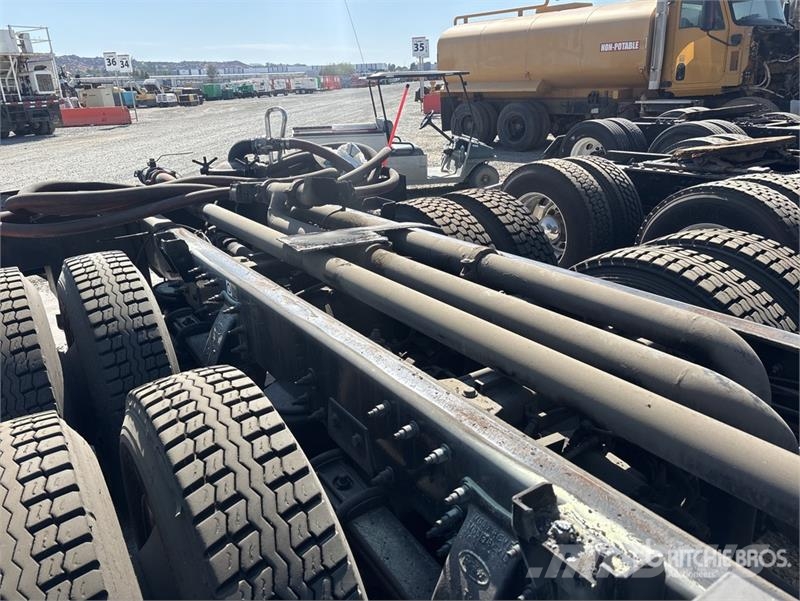 Peterbilt 348 6x4 Cab and Chassis Cabine en interieur