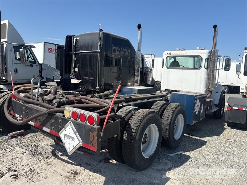 Peterbilt 348 6x4 Cab and Chassis Cabine en interieur
