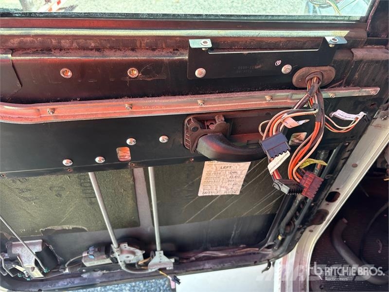 Peterbilt 348 6x4 Cab and Chassis Cabine en interieur