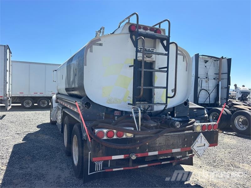 Peterbilt 348 6x4 Cab and Chassis Cabine en interieur