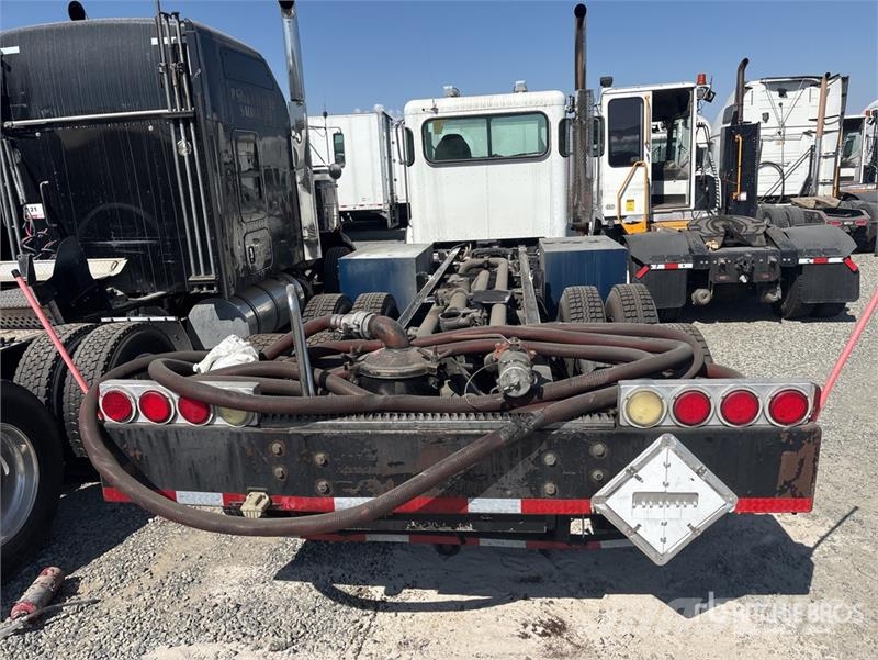 Peterbilt 348 6x4 Cab and Chassis Cabine en interieur