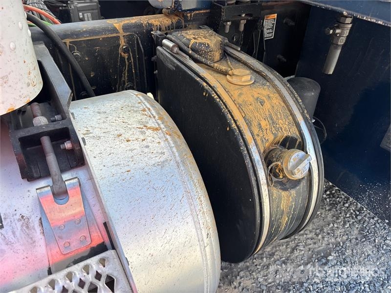 Peterbilt 348 6x4 Cab and Chassis Cabine en interieur