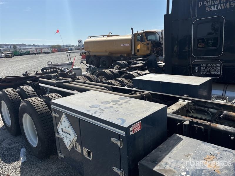 Peterbilt 348 6x4 Cab and Chassis Cabine en interieur