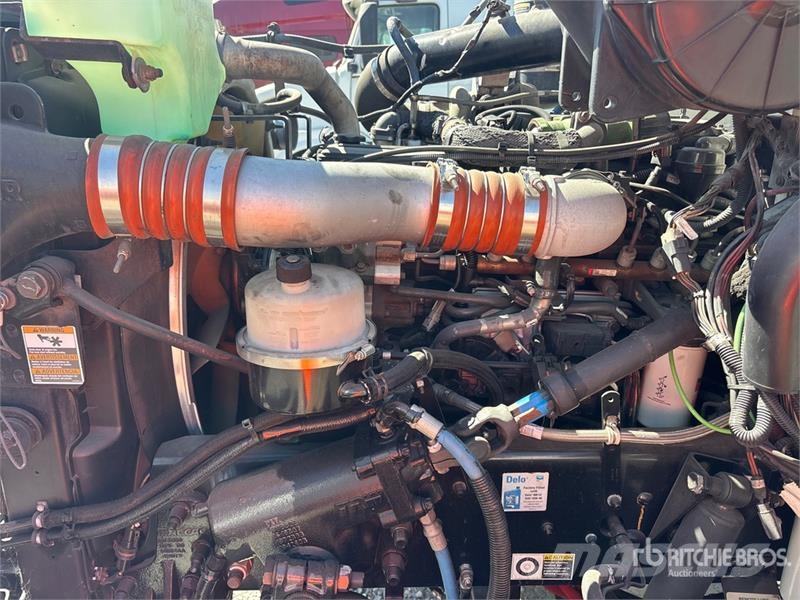 Peterbilt 348 6x4 Cab and Chassis Cabine en interieur
