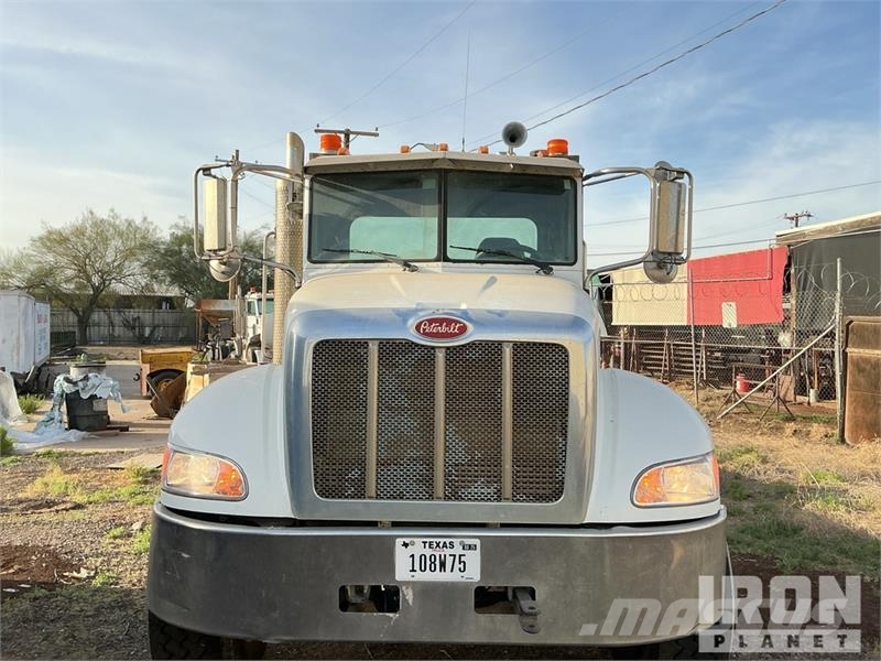 Peterbilt 348 6x4 Cab and Chassis Kabine i unutrašnjost