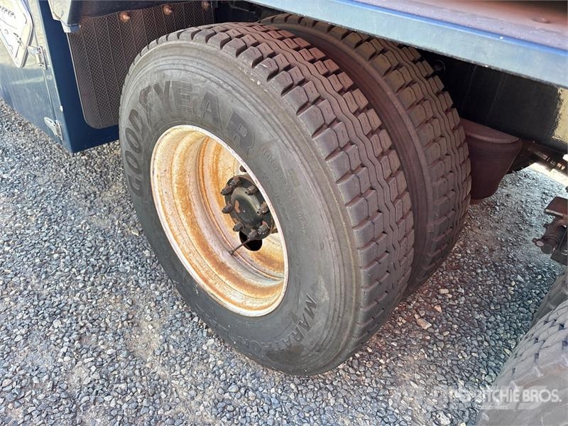 Peterbilt 348 6x4 Cab and Chassis Cabine en interieur
