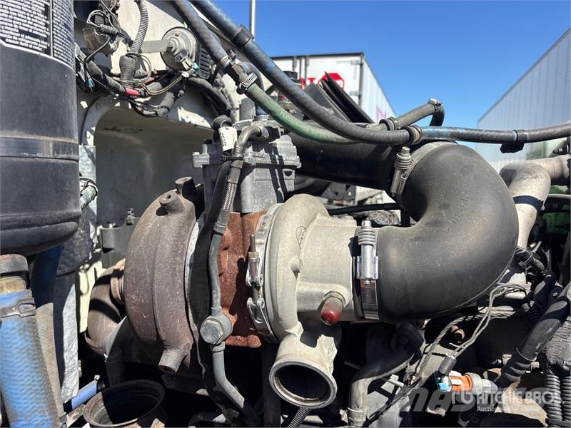 Peterbilt 348 6x4 Cab and Chassis Cabine en interieur