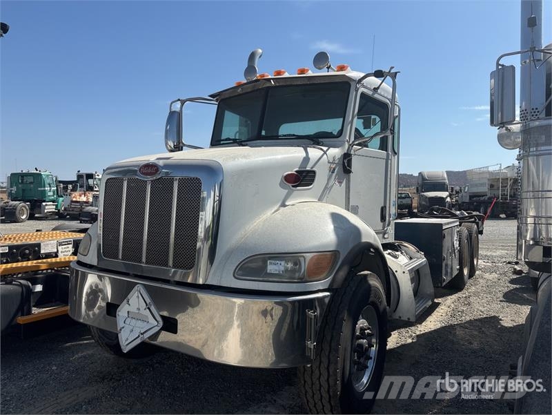 Peterbilt 348 6x4 Cab and Chassis Cabine en interieur