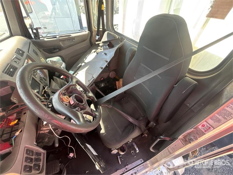 Peterbilt 348 6x4 Cab and Chassis Cabine en interieur