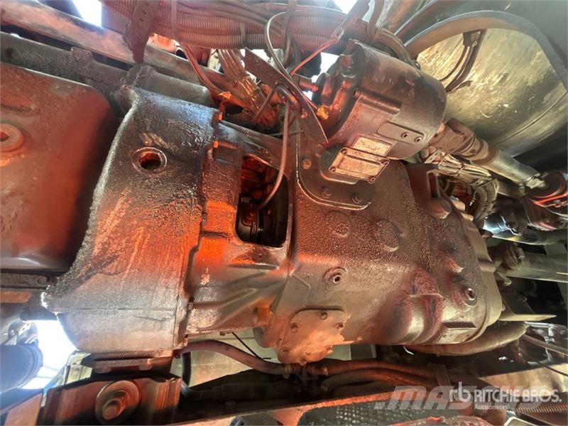 Peterbilt 348 6x4 Cab and Chassis Cabine en interieur