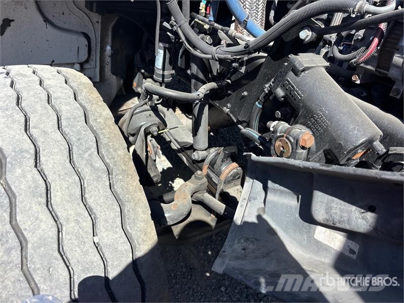 Peterbilt 348 6x4 Cab and Chassis Cabine en interieur