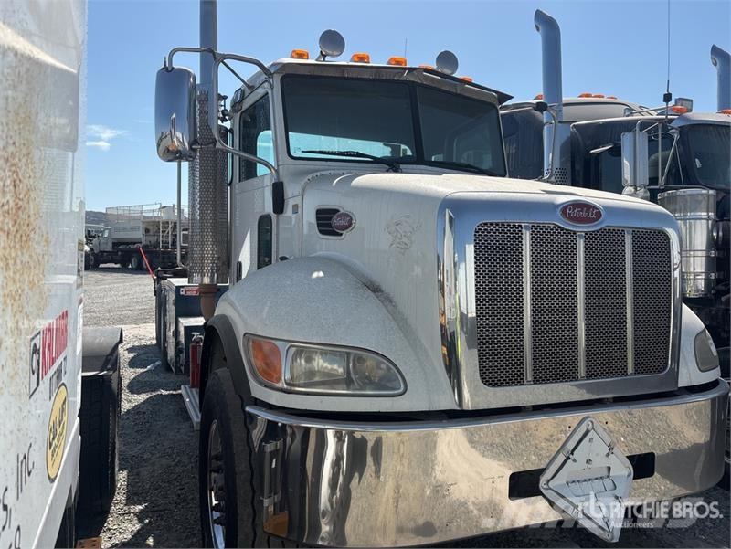 Peterbilt 348 6x4 Cab and Chassis Cabine en interieur