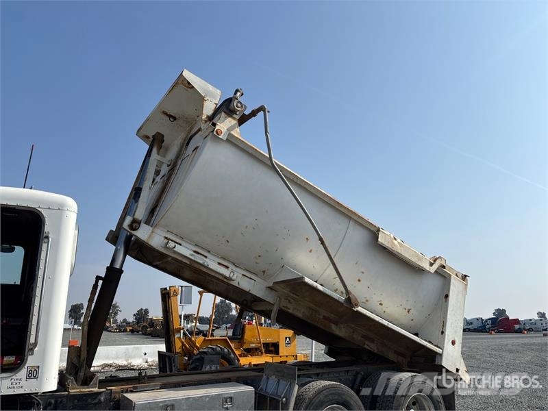 Peterbilt 357 Pašizgāzējs