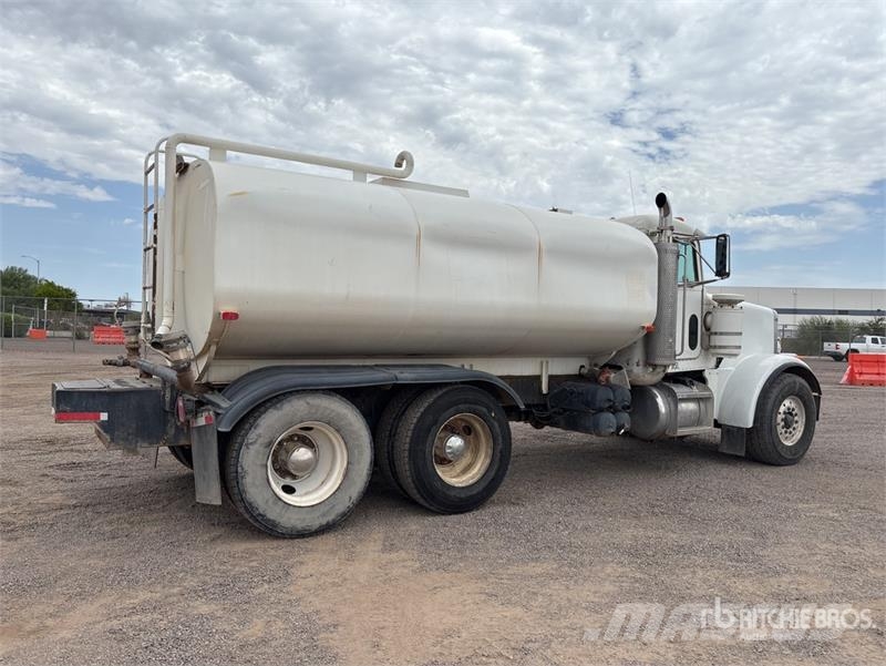 Peterbilt 357 صهاريج مياه