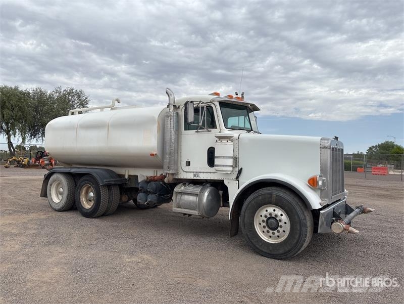 Peterbilt 357 صهاريج مياه