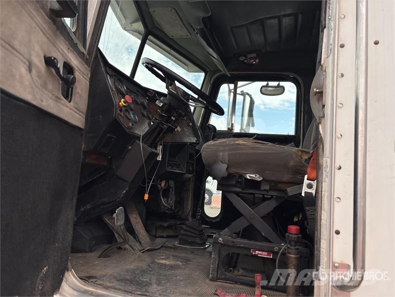Peterbilt 357 صهاريج مياه
