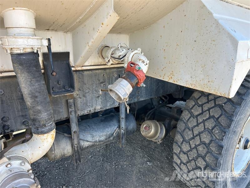 Peterbilt 357 給水車