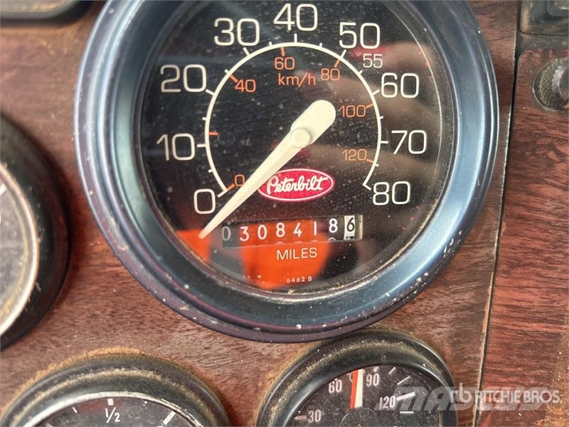 Peterbilt 357 صهاريج مياه