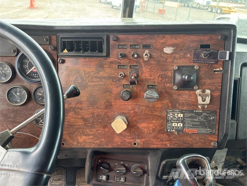 Peterbilt 357 صهاريج مياه