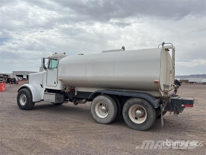Peterbilt 357 صهاريج مياه