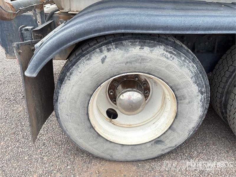 Peterbilt 357 صهاريج مياه