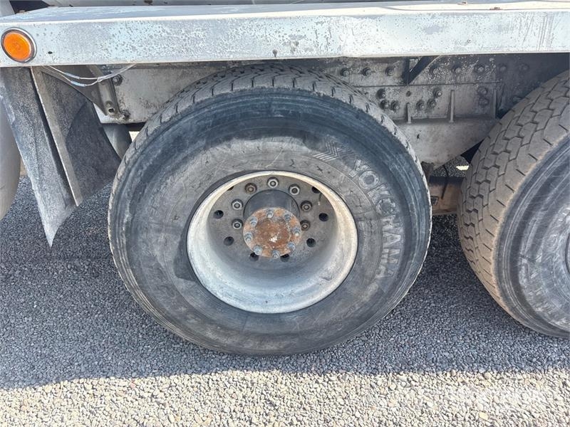 Peterbilt 357 8x4 Mixer Truck Beton-Mischfahrzeuge