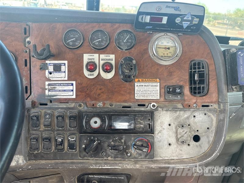 Peterbilt 357 8x4 Mixer Truck Beton-Mischfahrzeuge
