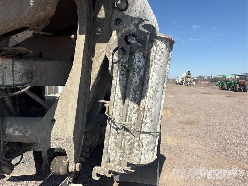 Peterbilt 357 8x4 Mixer Truck Beton-Mischfahrzeuge