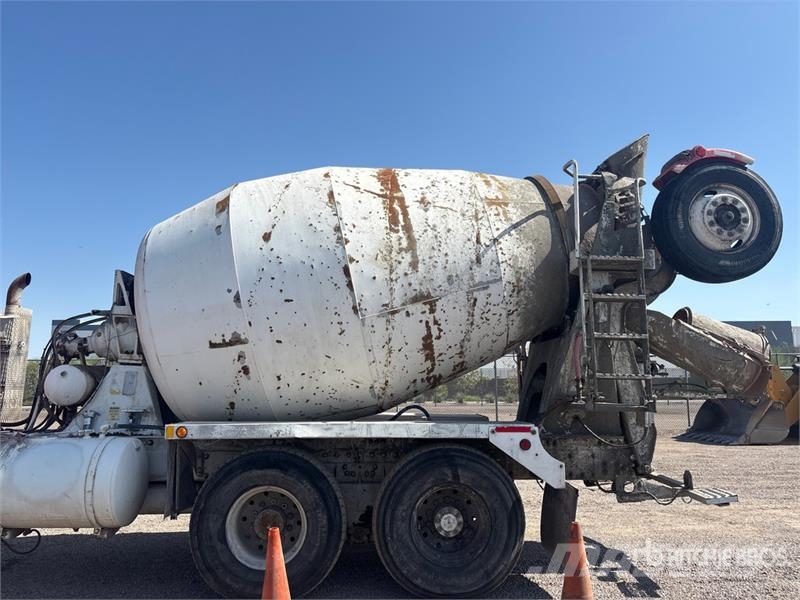 Peterbilt 357 8x4 Mixer Truck Beton-Mischfahrzeuge