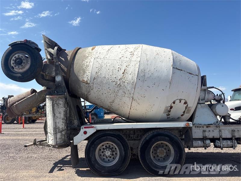 Peterbilt 357 8x4 Mixer Truck Beton-Mischfahrzeuge