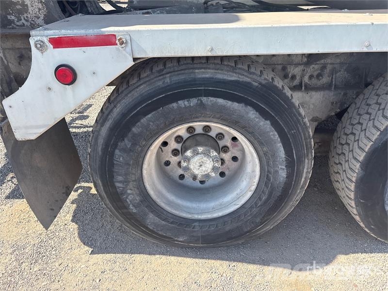 Peterbilt 357 8x4 Mixer Truck Beton-Mischfahrzeuge