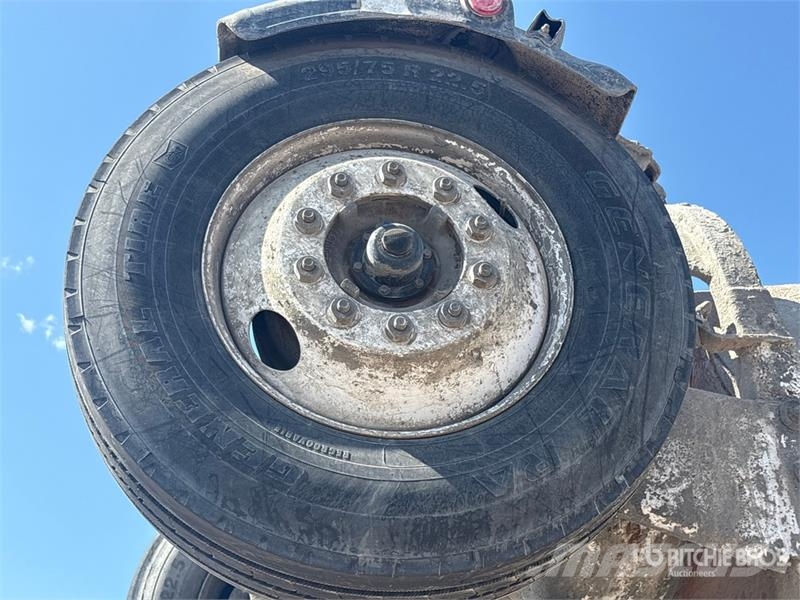 Peterbilt 357 8x4 Mixer Truck Beton-Mischfahrzeuge
