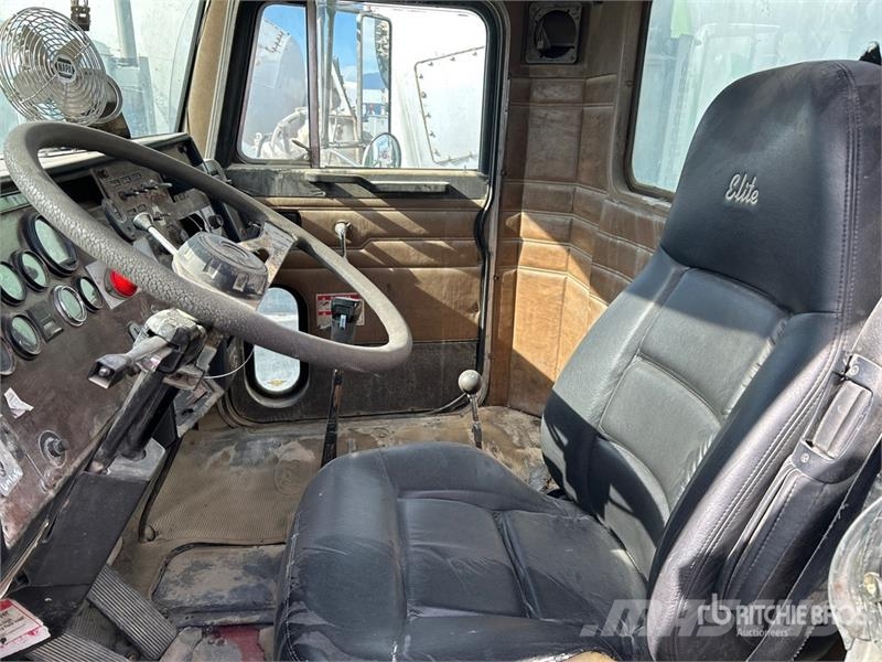 Peterbilt 357 8x4 Mixer Truck Camiones hormigonera